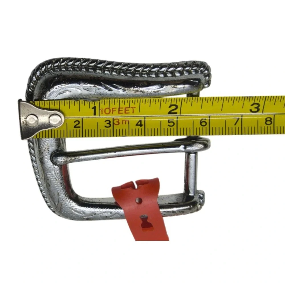 The Unbranded Brand detail photos resolution